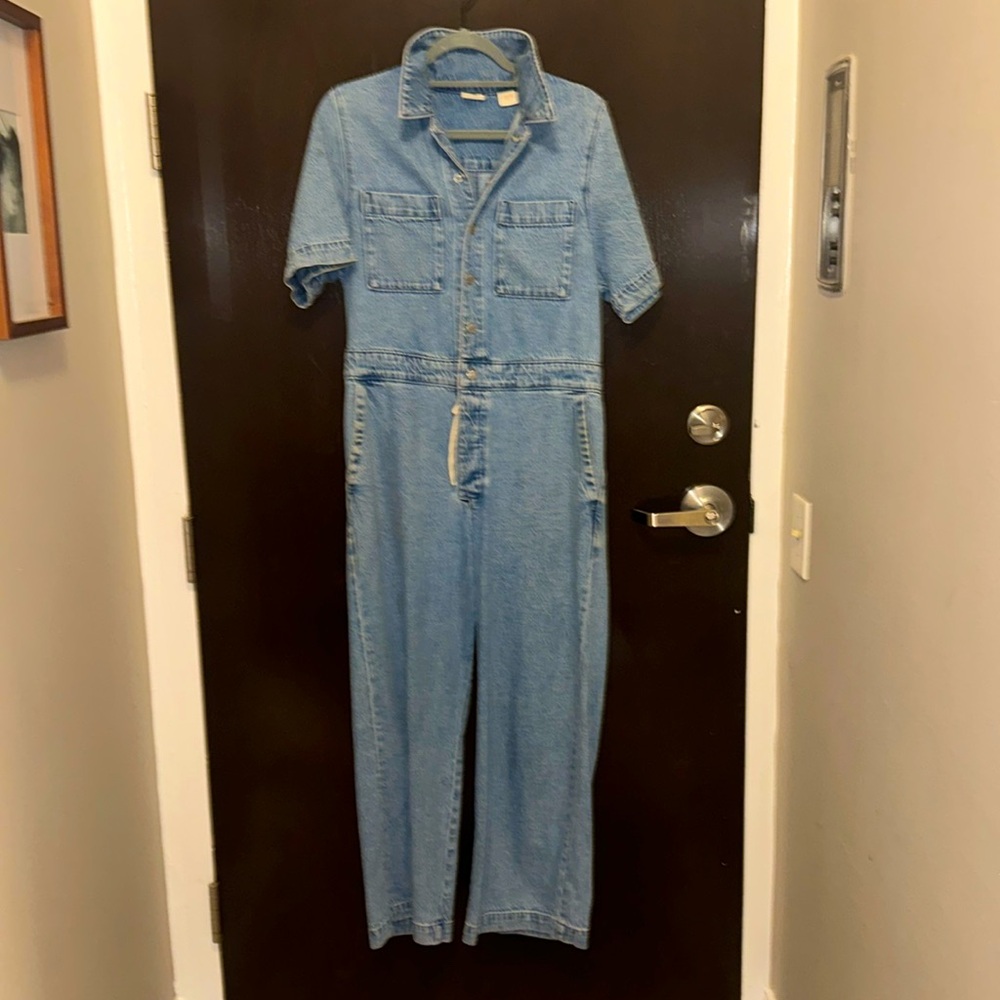 LEVI SUPER CUTE DENIM JUMPSUIT- short sleeves - size small fits 4-6